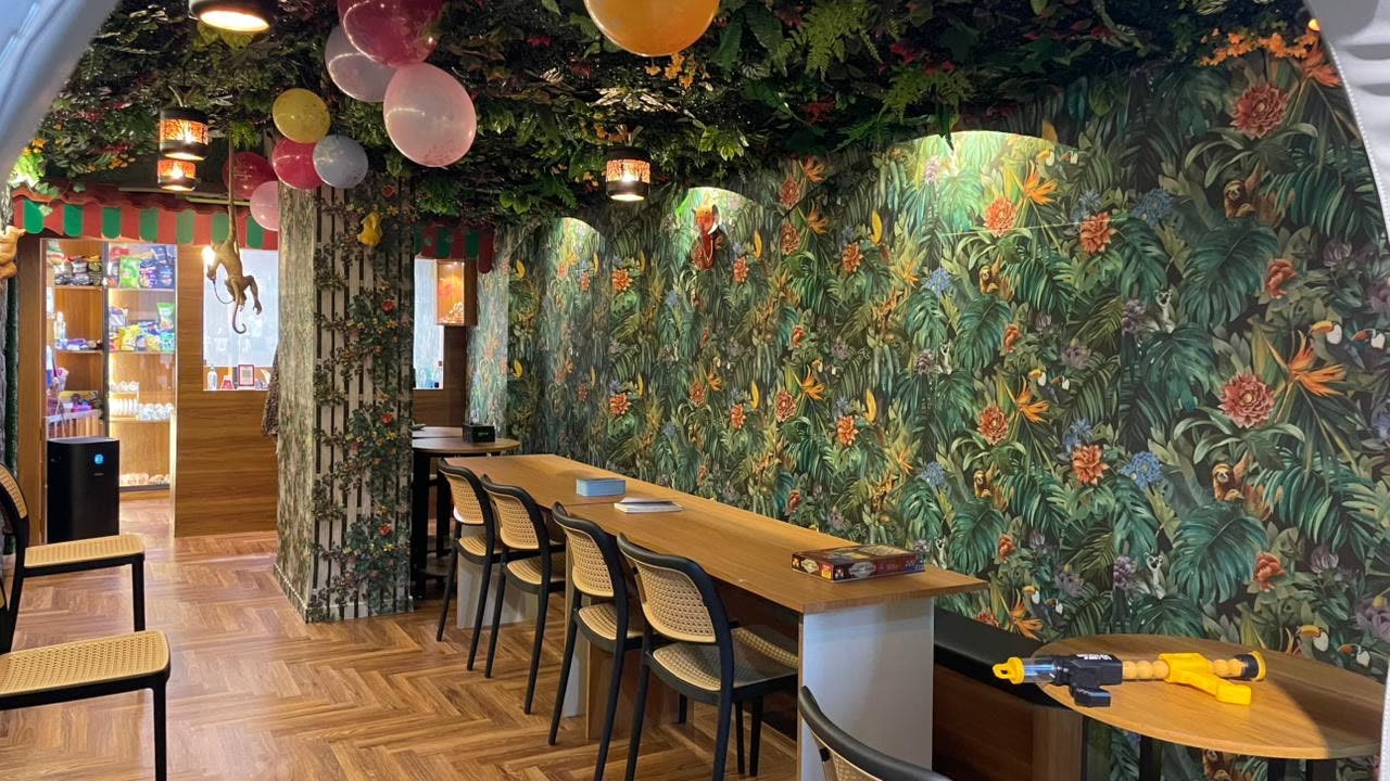In-house cafe with parent seating at Wild Wonders Mulund